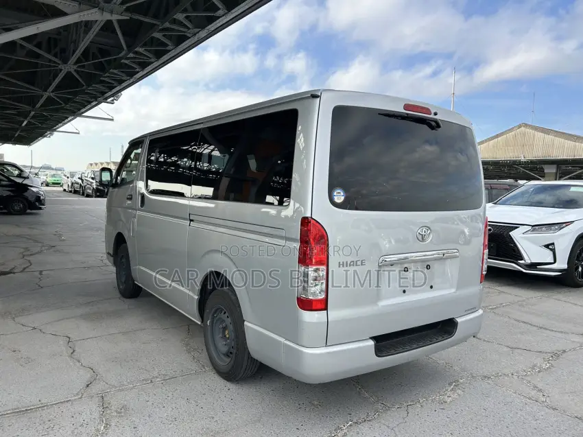 Toyota Hiace Dx Dual Ac 2020