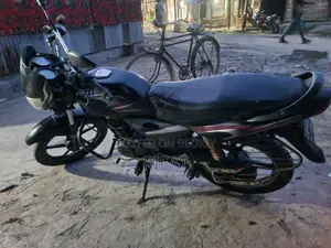Bajaj Platina 100 . 2016