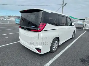 Toyota Noah Non Hybrid SZ Pearl 2022