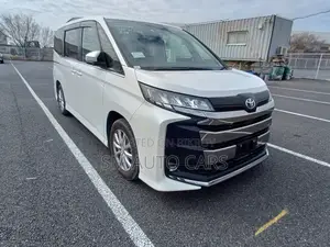 Toyota Noah Non Hybrid SZ Pearl 2022