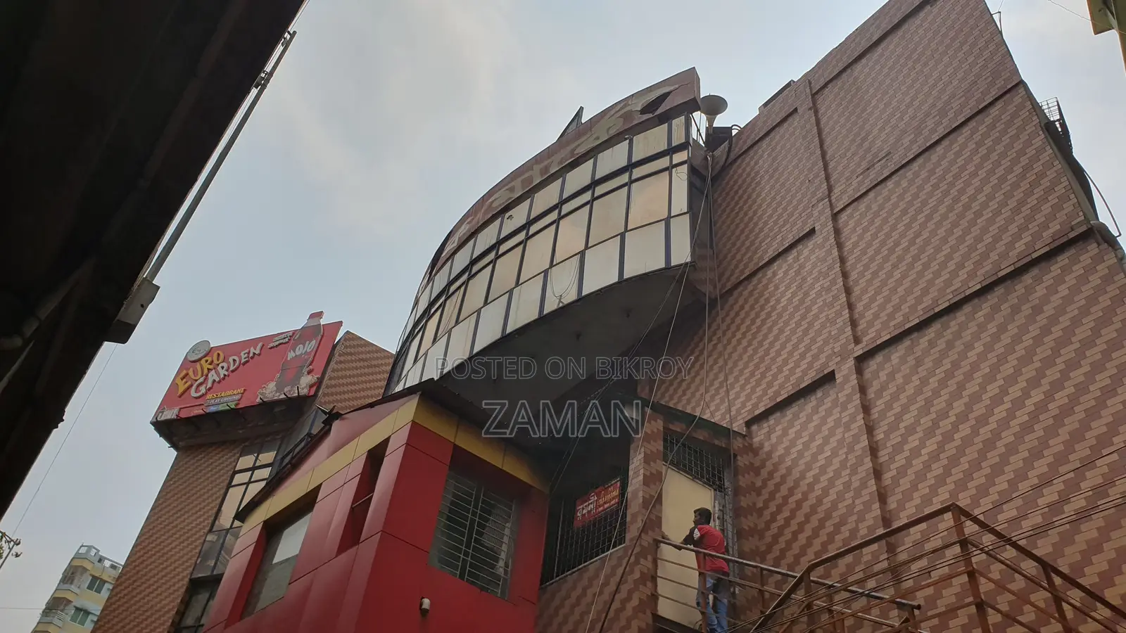 মৌচাক মার্কেট, ২০০ বর্গফুট কর্নার শপ