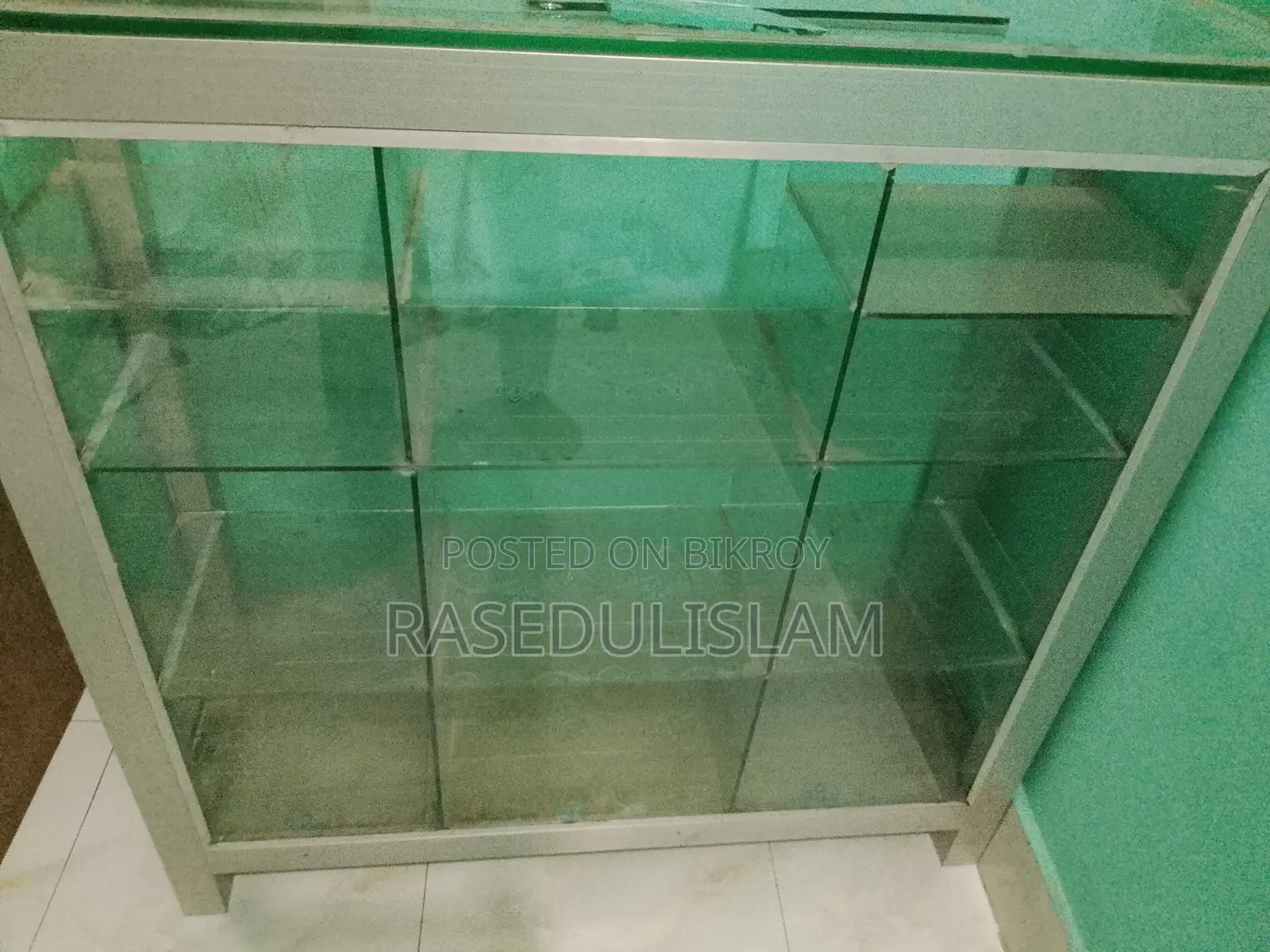চকলেট ও মালামালের রেক