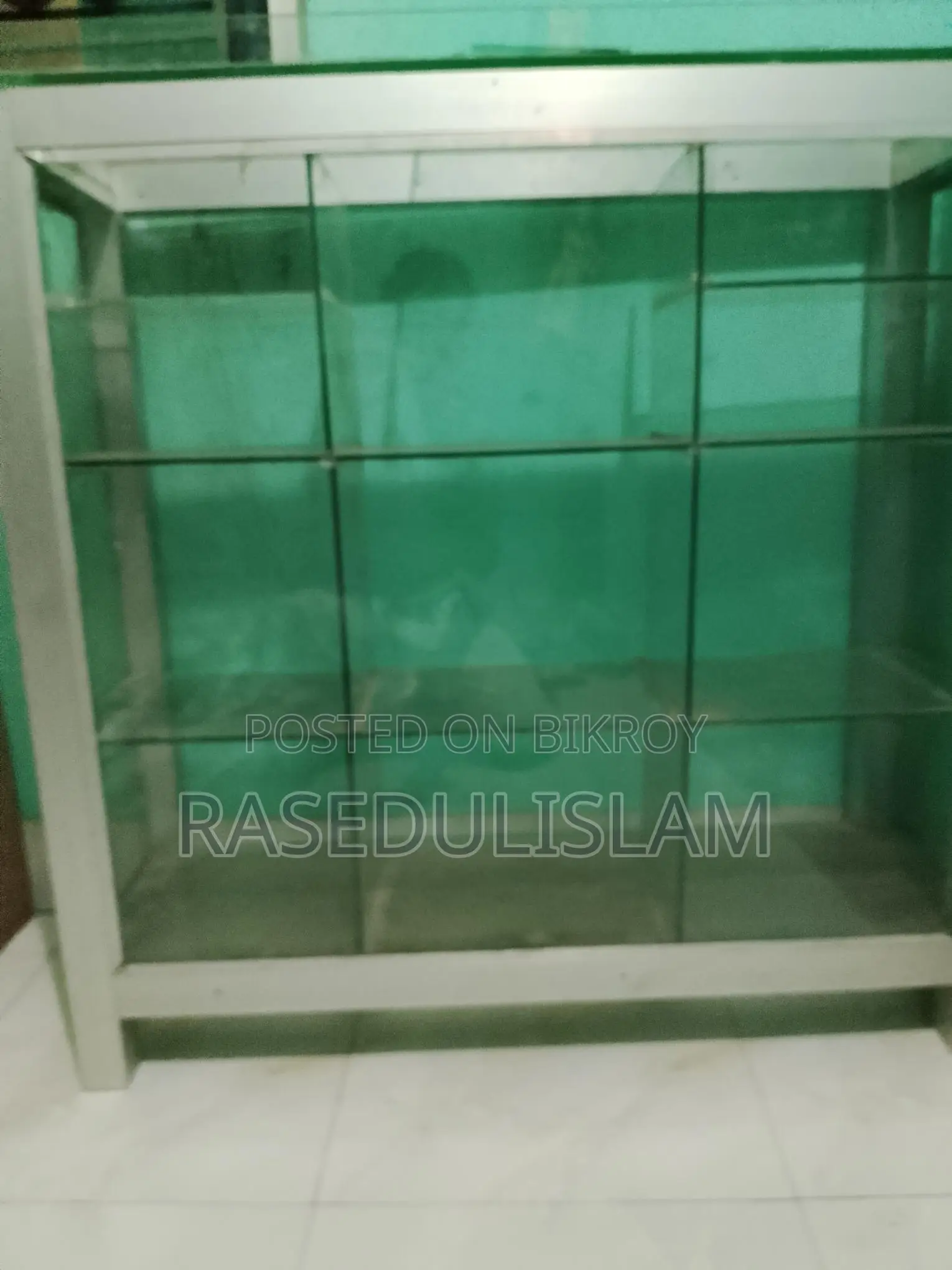 চকলেট ও মালামালের রেক