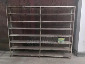 দোকানের লোহার সেলফ