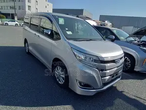 Toyota Noah Hybrid G Silver 2021