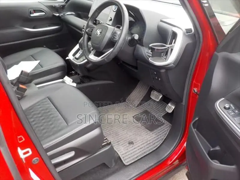 Toyota Noah SZ HYB 4.5POINT 2022