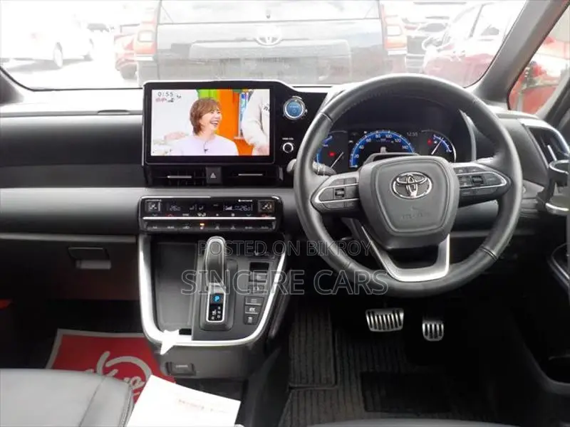 Toyota Noah SZ HYB 4.5POINT 2022