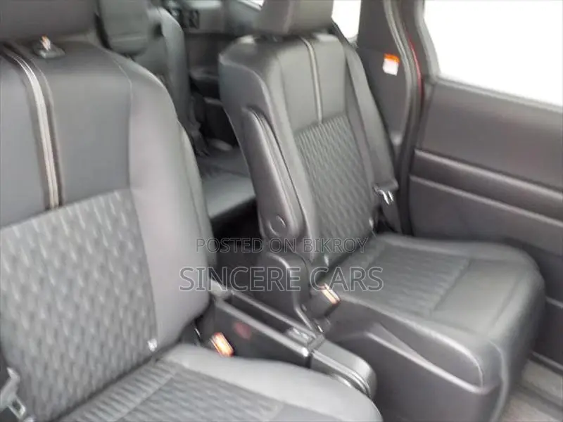 Toyota Noah SZ HYB 4.5POINT 2022