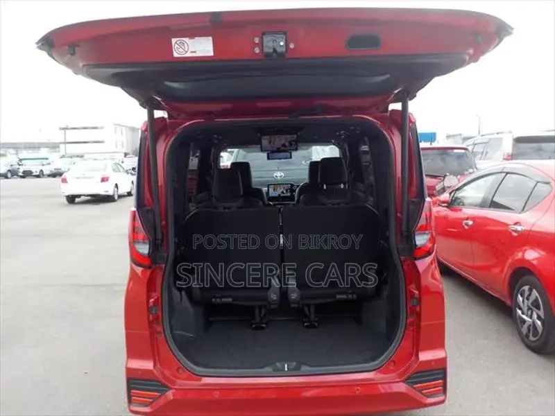 Toyota Noah SZ HYB 4.5POINT 2022