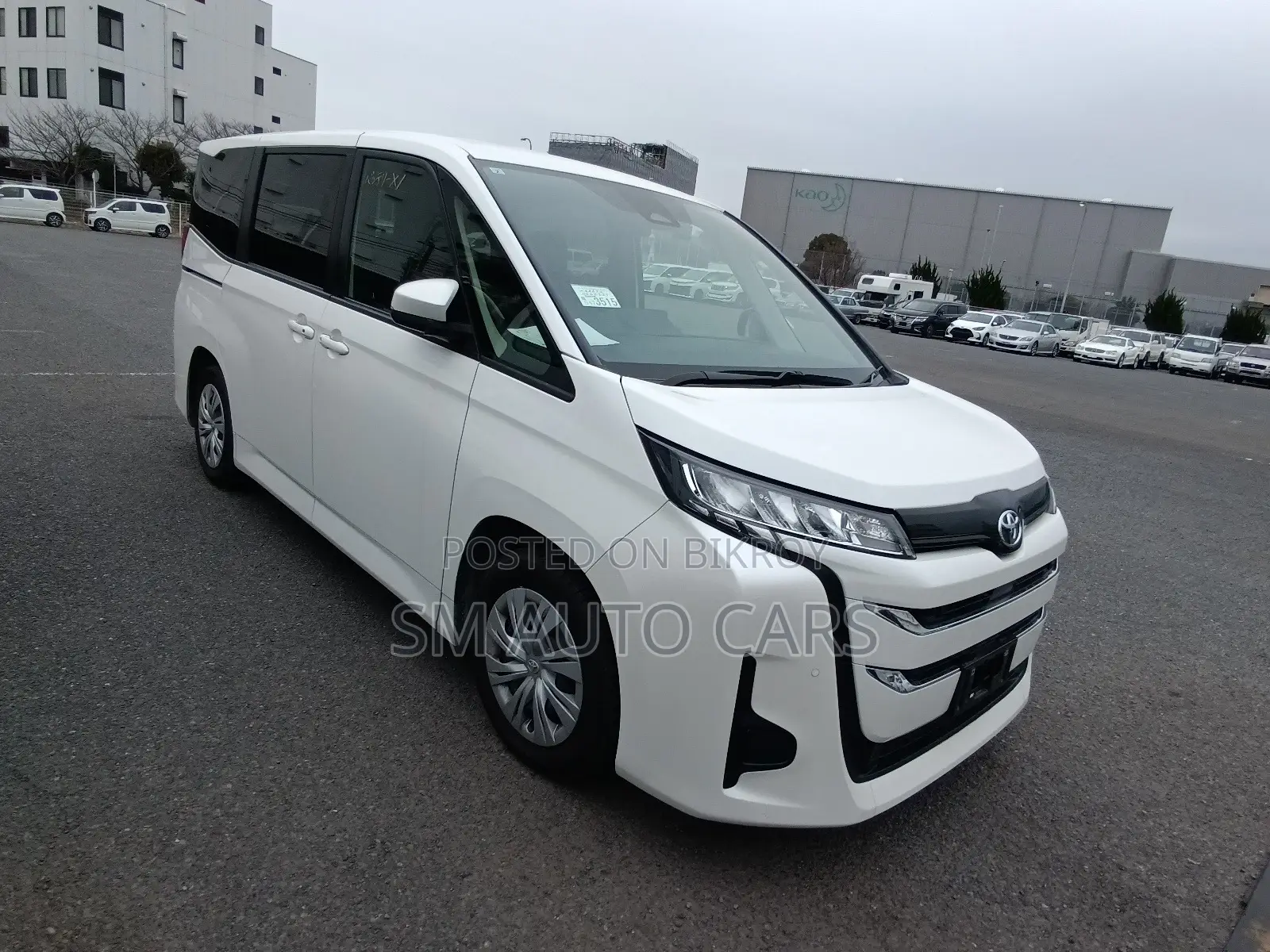 Toyota Noah Non Hybrid X Pearl 2022