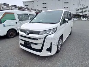 Toyota Noah Non Hybrid X Pearl 2022