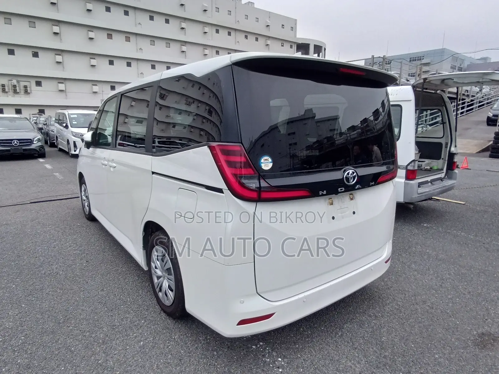Toyota Noah Non Hybrid X Pearl 2022