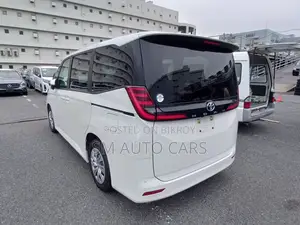 Toyota Noah Non Hybrid X Pearl 2022