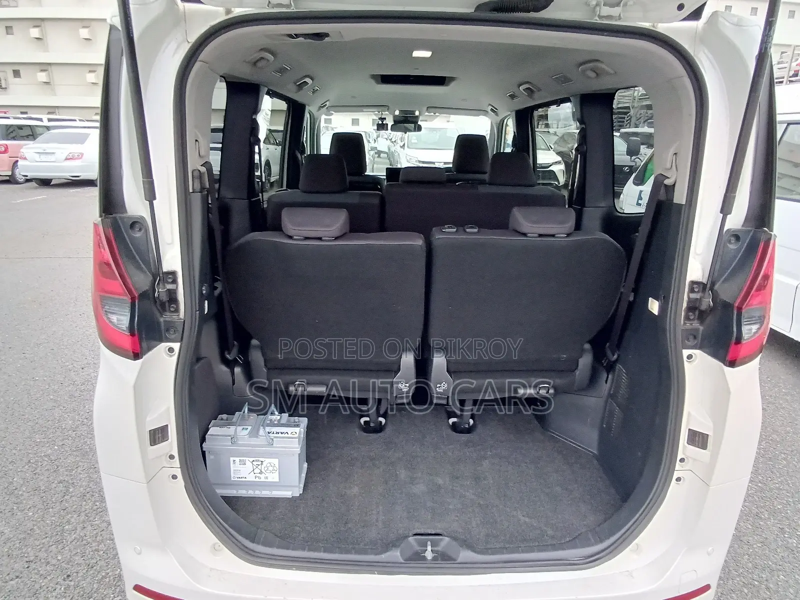 Toyota Noah Non Hybrid X Pearl 2022