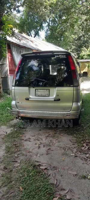 Toyota Noah (2007)