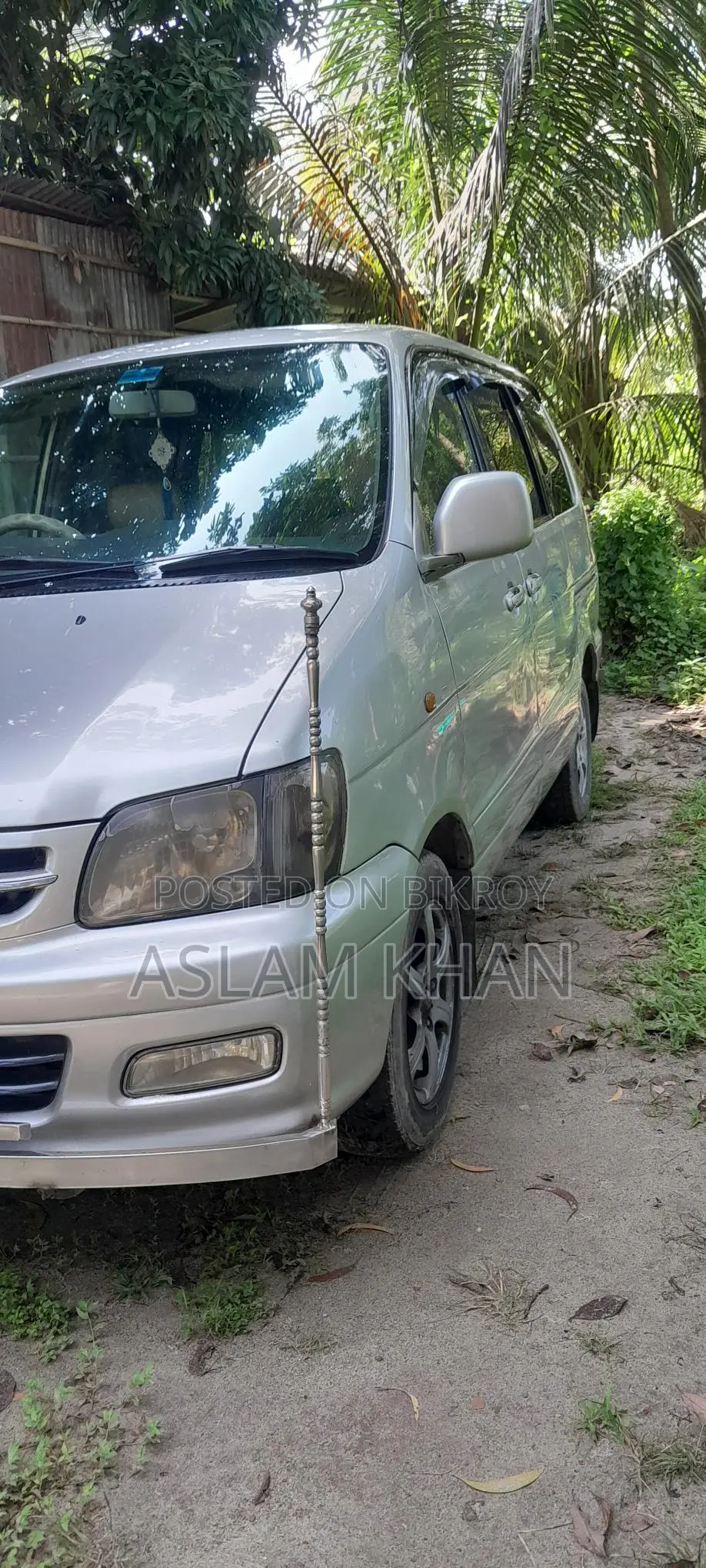 Toyota Noah (2007)
