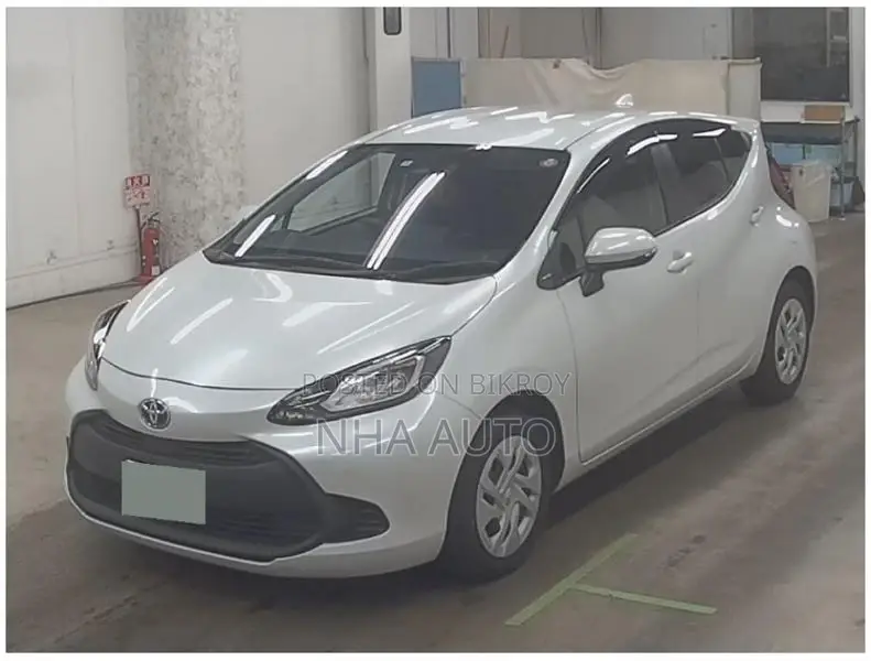 Toyota Aqua X HYBRID 2021