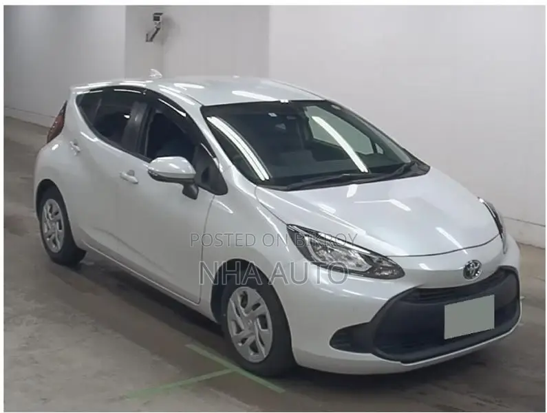 Toyota Aqua X HYBRID 2021