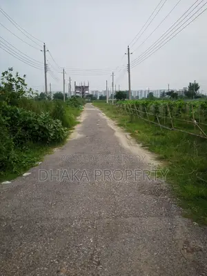 সেক্টর-১৭/এইচ১-এ ৫ এভিনিউয়ের কাছে ৩ কাঠার নর্থ ফেস প্লট