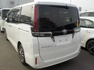 Toyota Esquire GI PREMIUM NON-HYB 2021