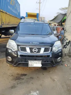 Nissan X-Trail black 2012
