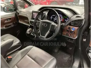 Toyota Esquire Gi Hybrid Red Dash 2021