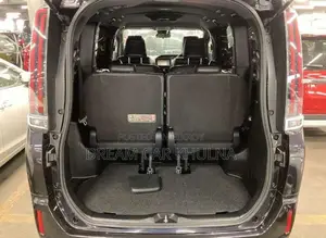 Toyota Esquire Gi Hybrid Red Dash 2021