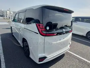 Toyota Noah S-Z Leg Rest Full op 2023