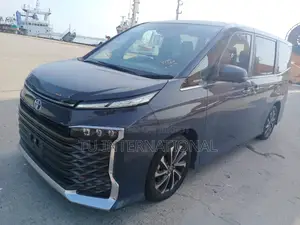Toyota Voxy s-z package non hv 2022
