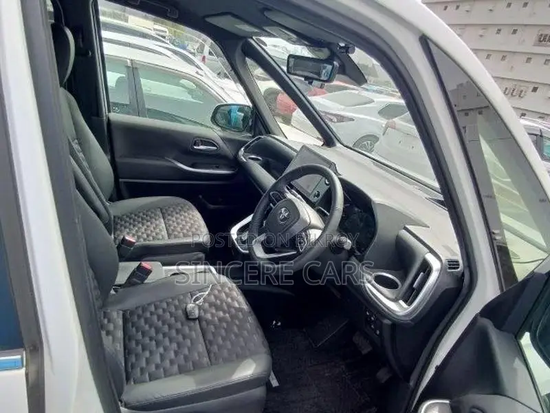 Toyota Voxy SZ PKG HYB 2023
