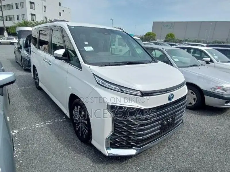 Toyota Voxy SZ PKG HYB 2023