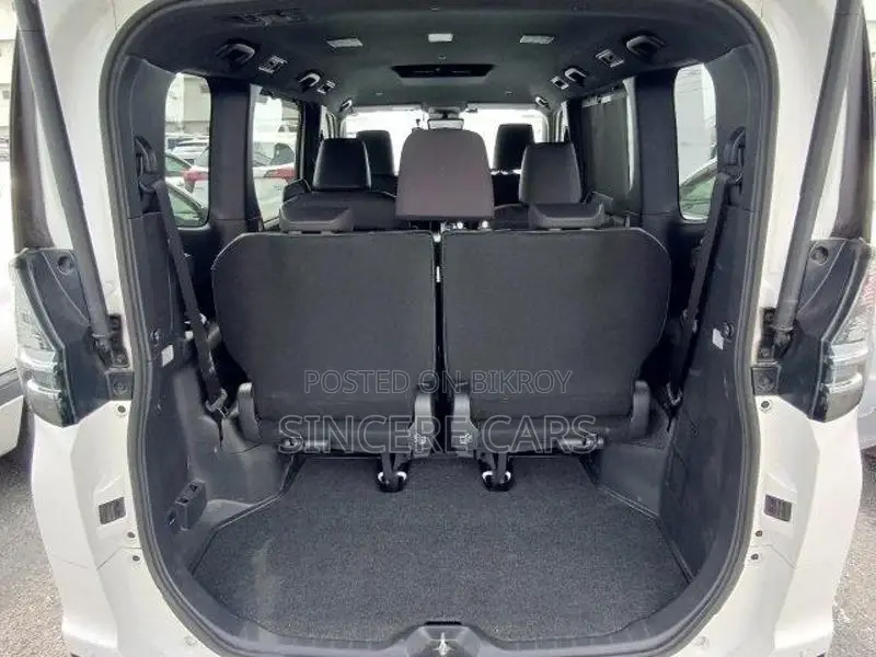 Toyota Voxy SZ PKG HYB 2023