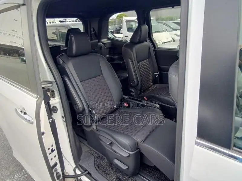 Toyota Voxy SZ PKG HYB 2023