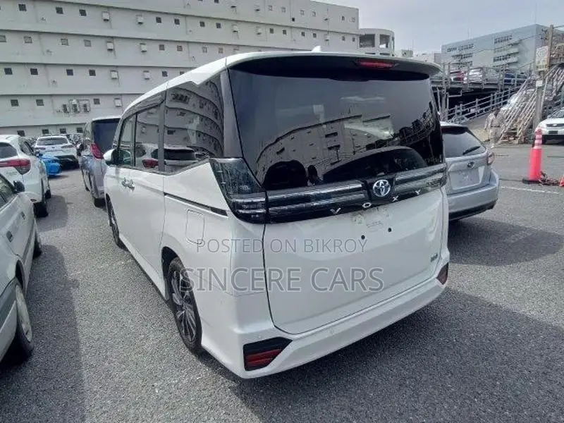 Toyota Voxy SZ PKG HYB 2023