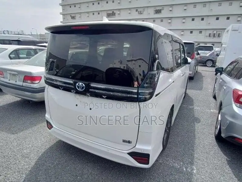 Toyota Voxy SZ PKG HYB 2023