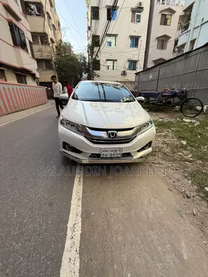 Honda Grace Hybrid 2016