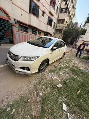 Honda Grace Hybrid 2016