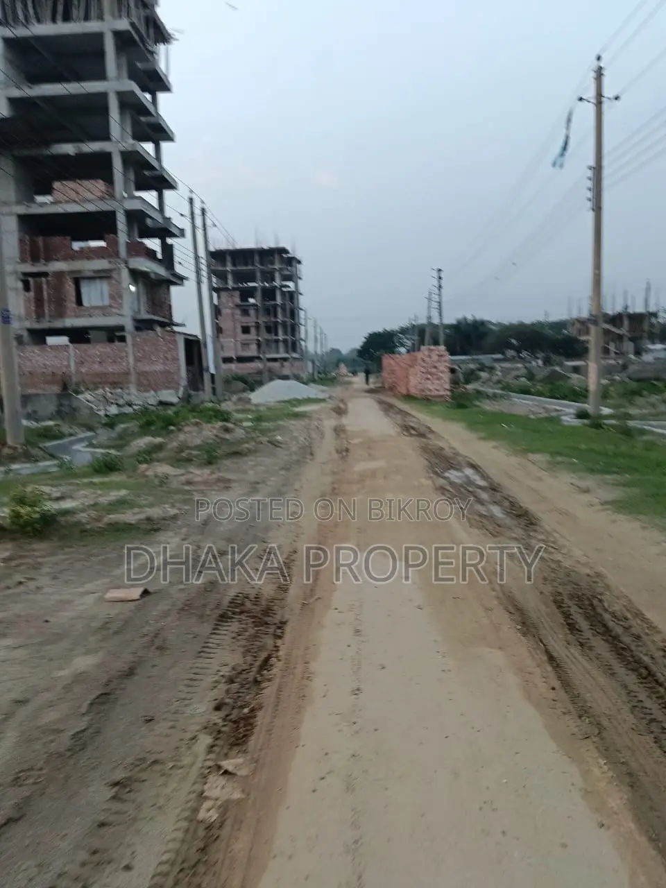 ৬০ ফুট রোড ৩ কাঠা পূর্বমুখী সেক্টর-১৭/এফ ব্লক