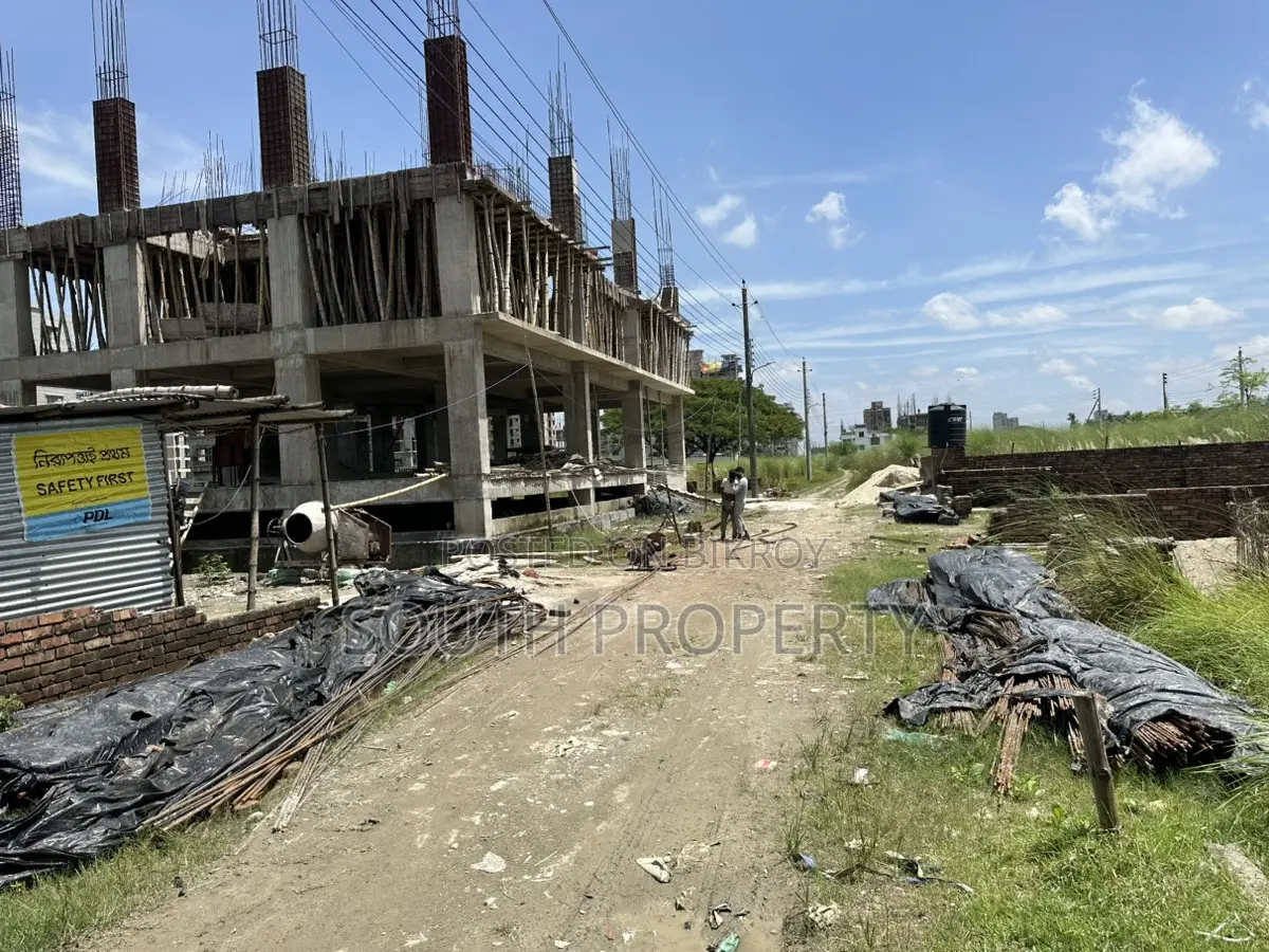 Block-M, 3-Katha, South-Face, Near 200' Road, Bashundhara R/A