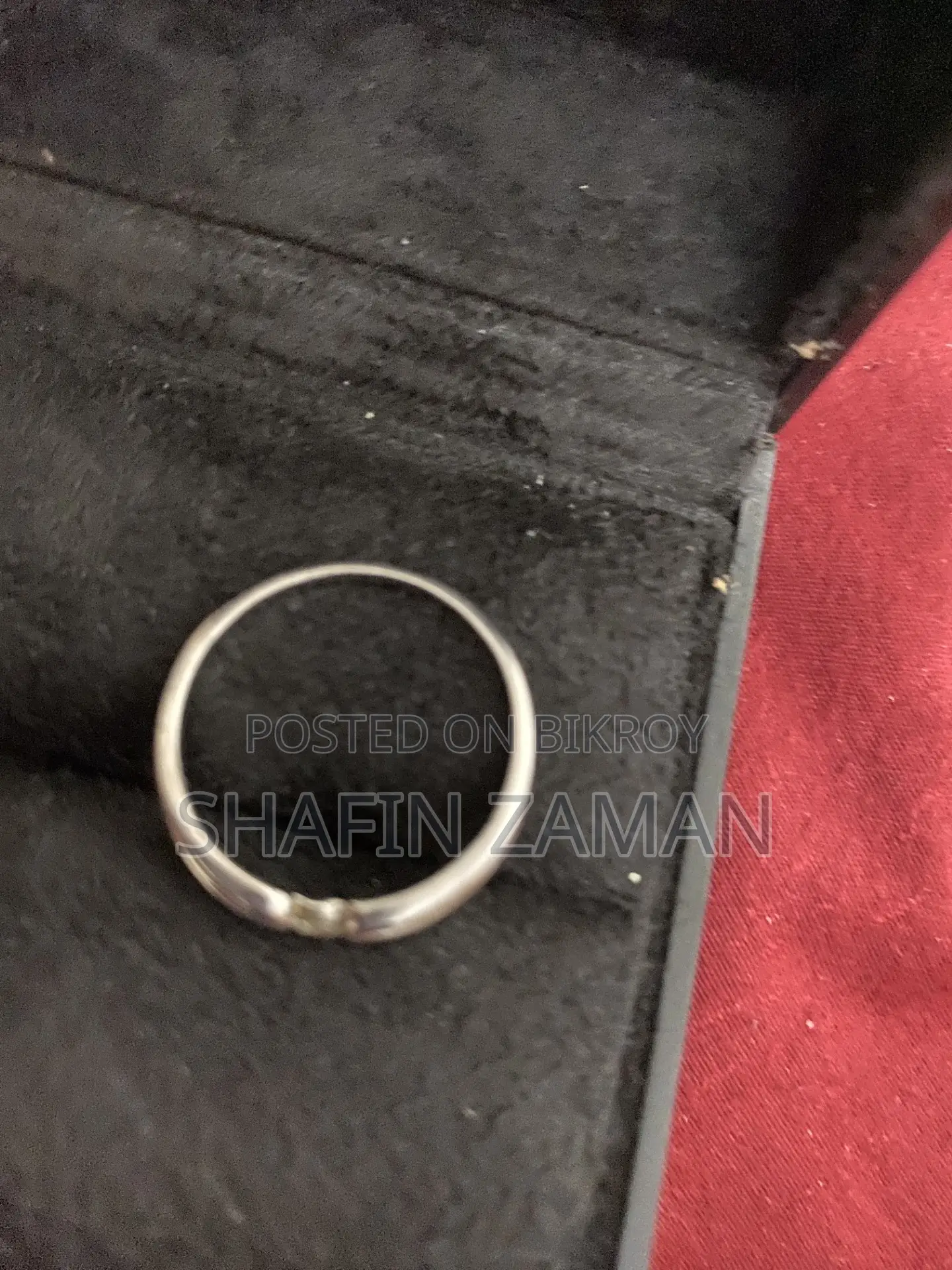 Unisex Men's & Women's platinum diamond ring