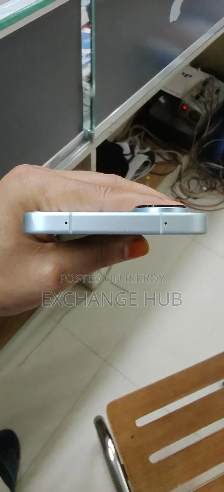 Apple iPhone 17 128GB (Used)