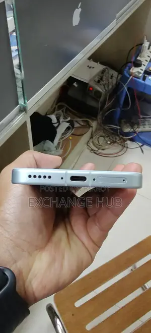 Apple iPhone 17 128GB (Used)