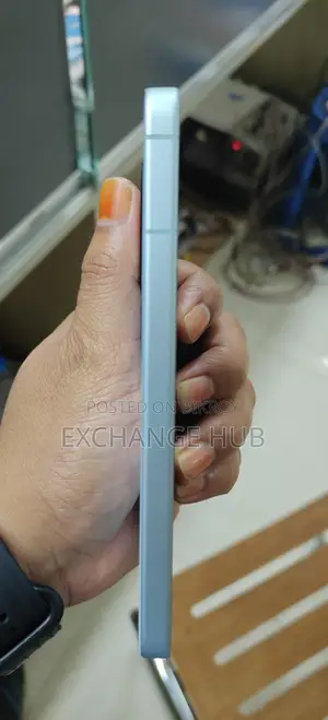 Apple iPhone 17 128GB (Used)