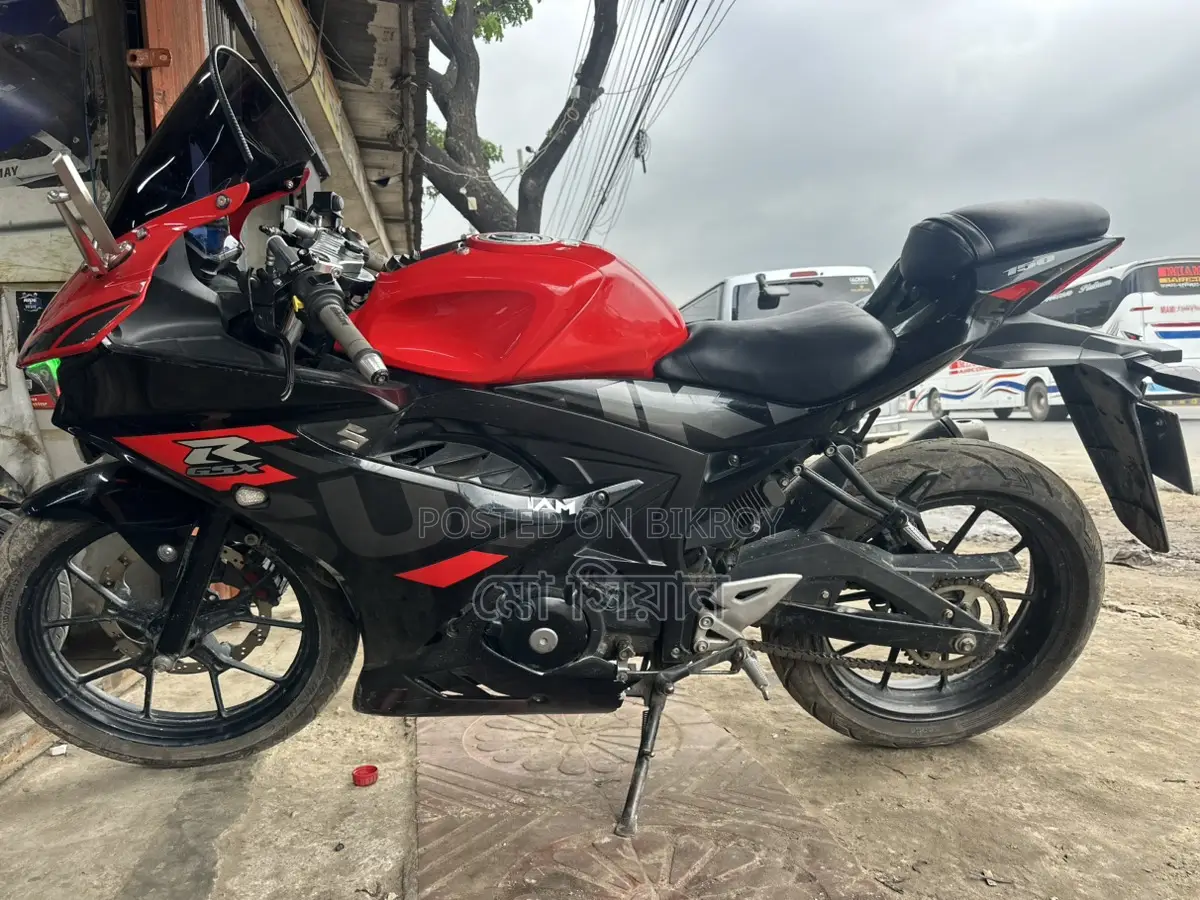 Suzuki GSX R150 ABS . 2021