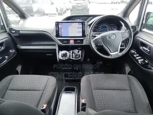 Toyota Noah G PKG HYB 2021