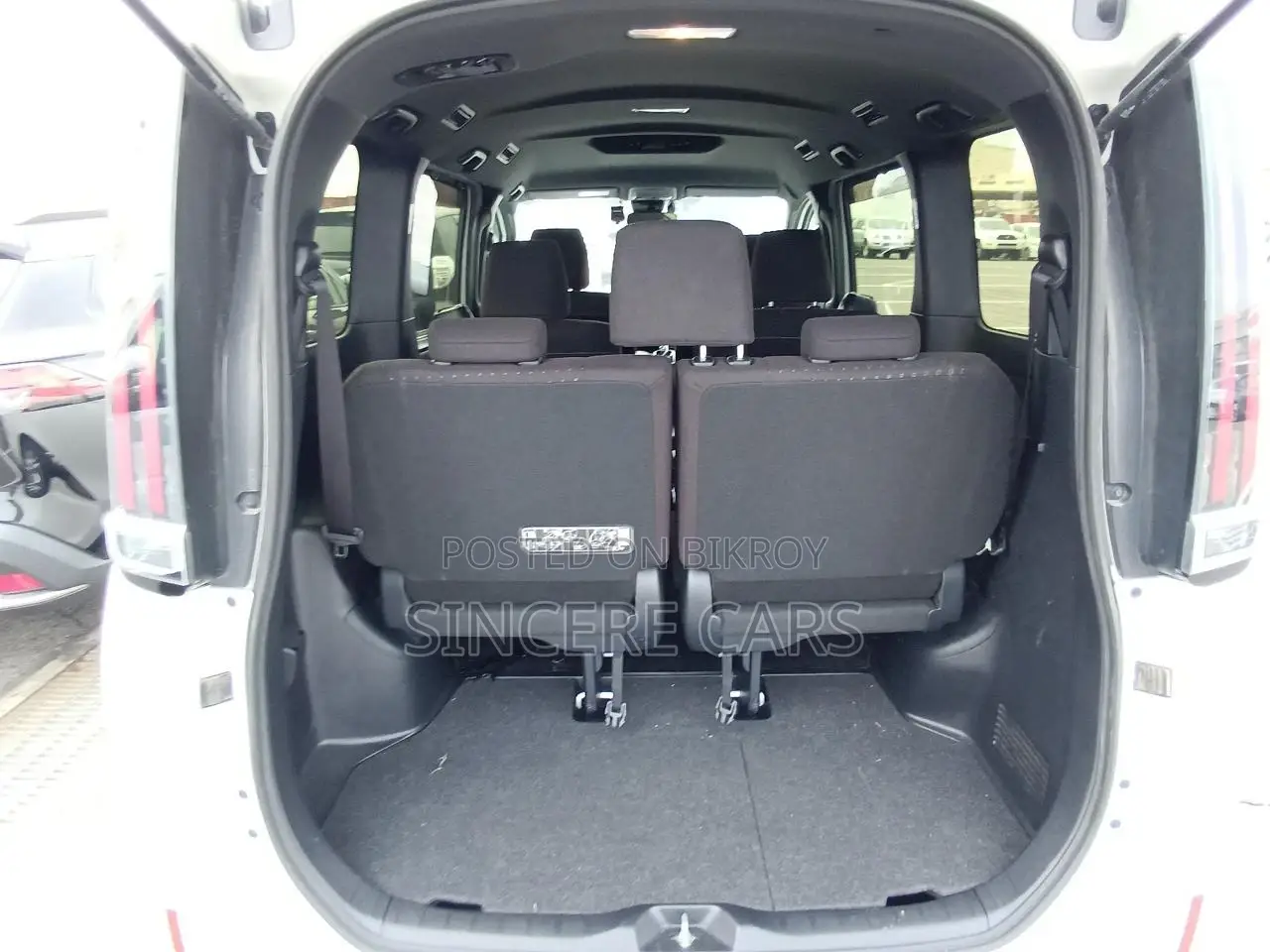 Toyota Noah G PKG HYB 2021