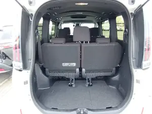 Toyota Noah G PKG HYB 2021
