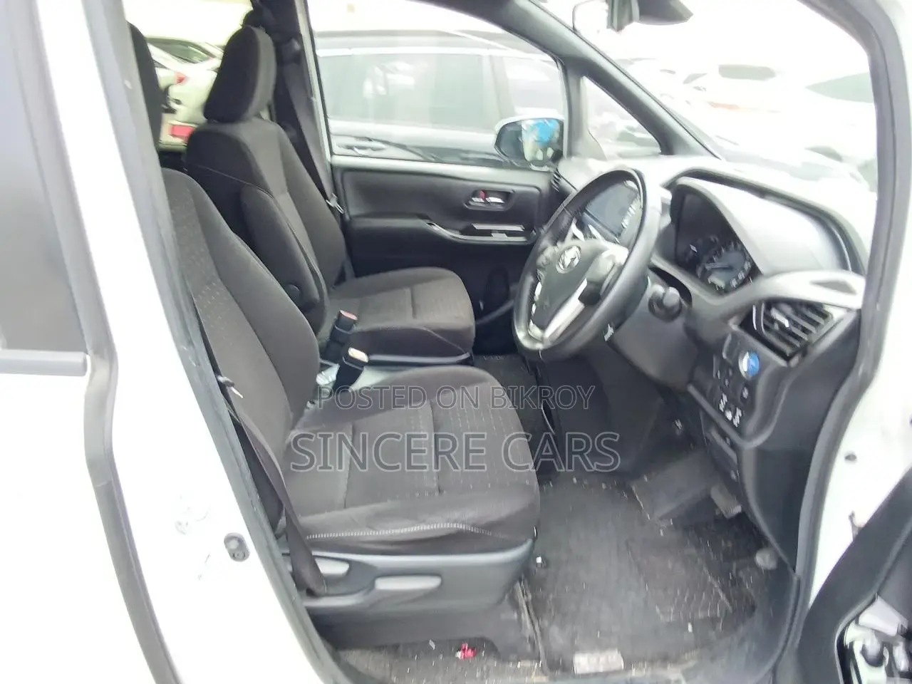 Toyota Noah G PKG HYB 2021