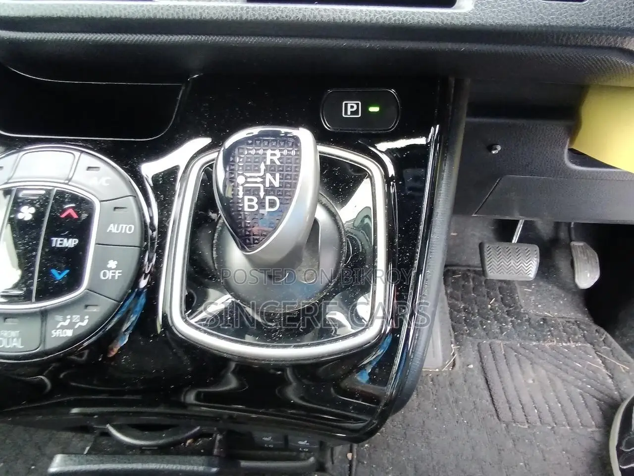 Toyota Noah G PKG HYB 2021