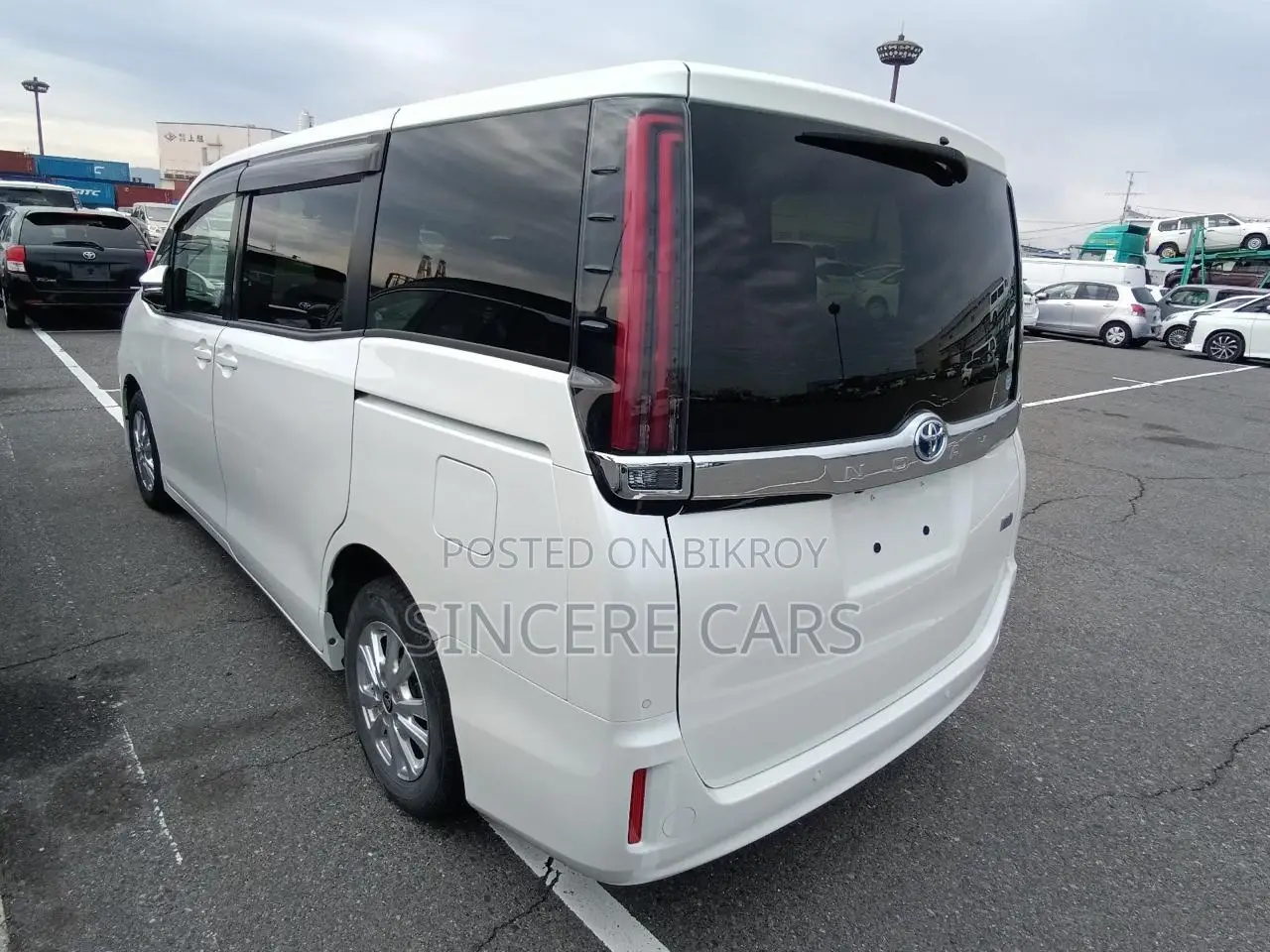 Toyota Noah G PKG HYB 2021
